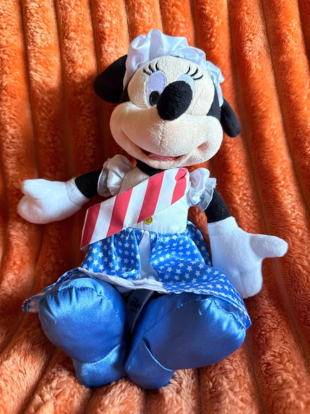 Walt Disney Americana Minnie Mouse in Patriotic Dress